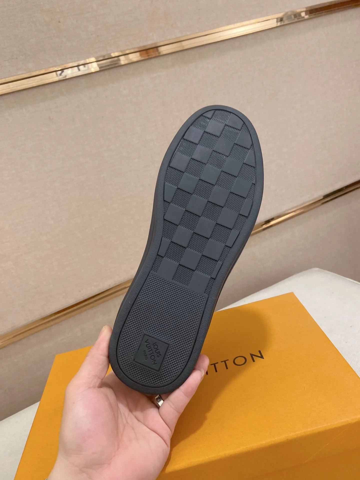 Men's shoes💰:420💰🇮🇹🇮🇹LV Louis Vuitton. The latest trendy casual shoes are popular in physical stores in sizes 38-44. New spring and summer comfortable imported custom original cowhide, unique jacquard fabric element design. Paired with sheepskin lining, Lv original bottom, [taiyang][taiyang] high-end packaging and high quality💪Details determine the quality, you can enter and leave the counter at will, welcome to compare🇮🇹